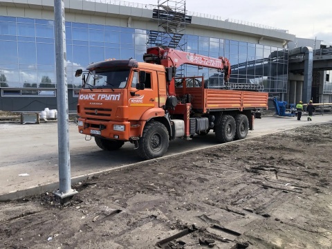 Самогруз КАМАЗ вездеход 6х6, борт 10 т,  гп стрелы 7т. Вылет 20м. + Автолюлька